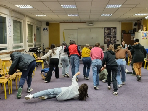 Ces collégiens qui jouent les prolongations après les cours…